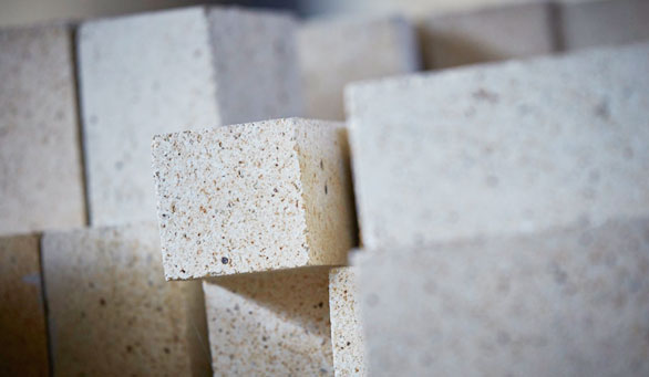 Die Produktpalette umfasst handelsübliche Formsteine in Normal- und Sonderformaten